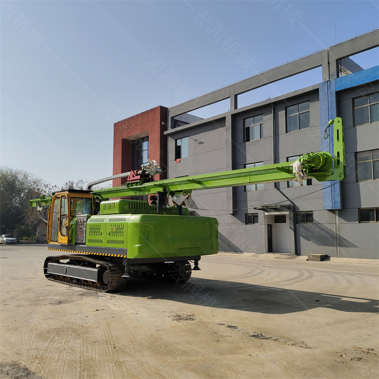 履帶式打樁機雨季防潮是不可少的準(zhǔn)備工作